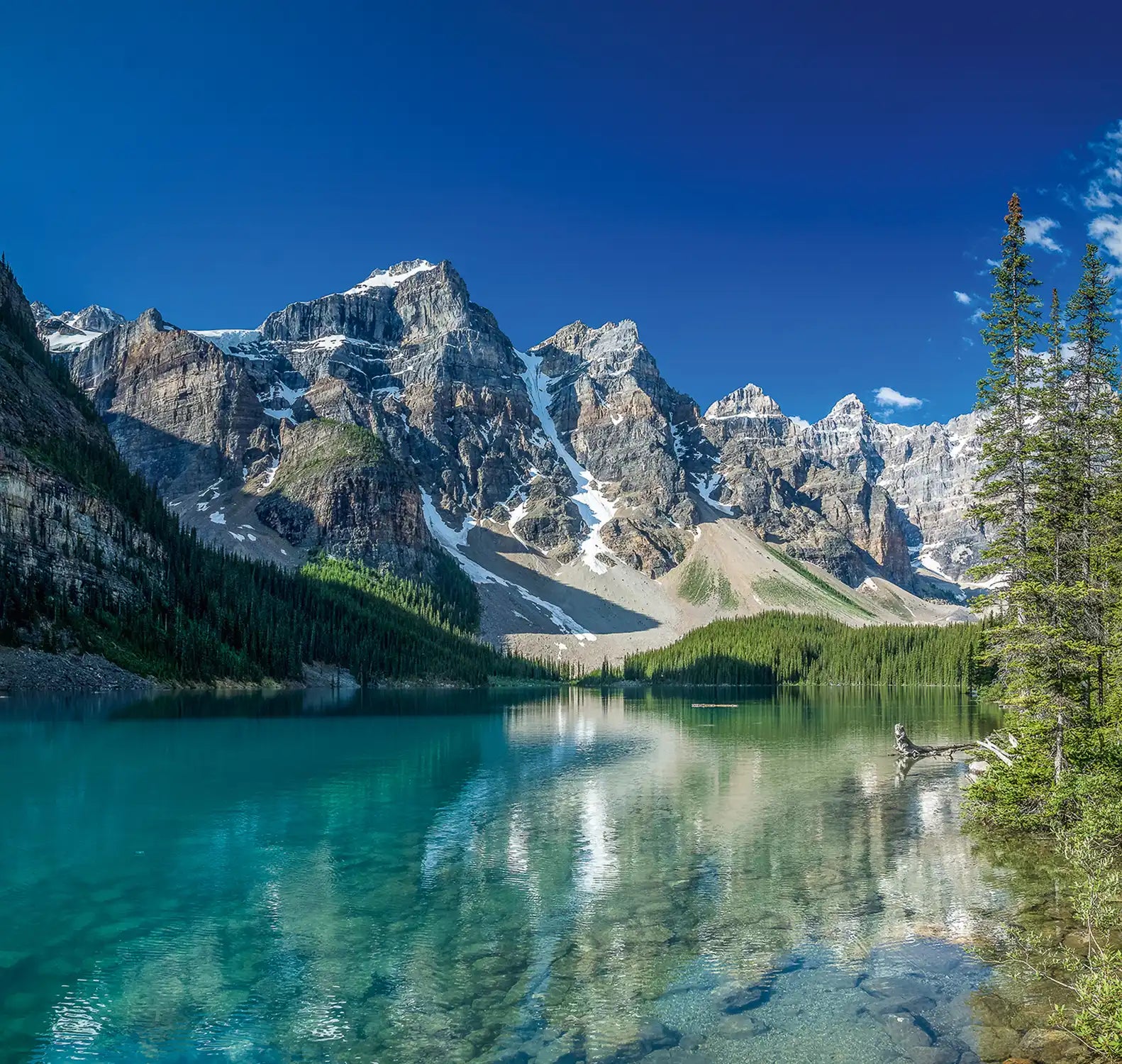 Türkisfarbener Moraine Lake im Banff Nationalpark, Alberta, Canada