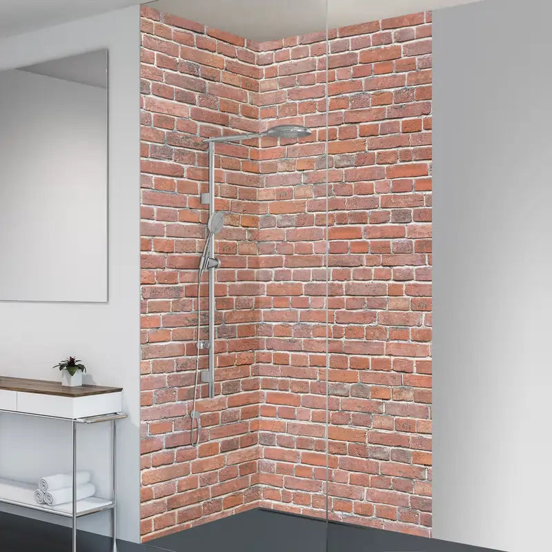 Wand aus klassisch roten Backsteinen